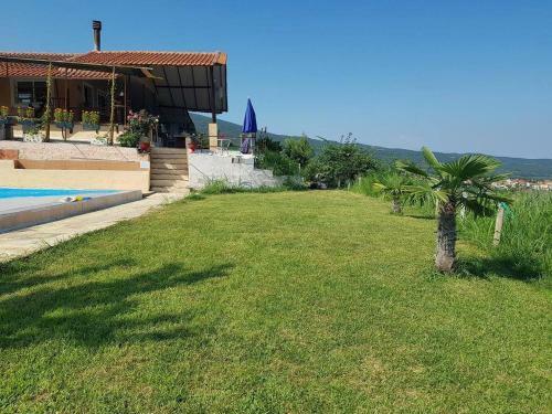 Charming 4-bed House In Pyrgetos