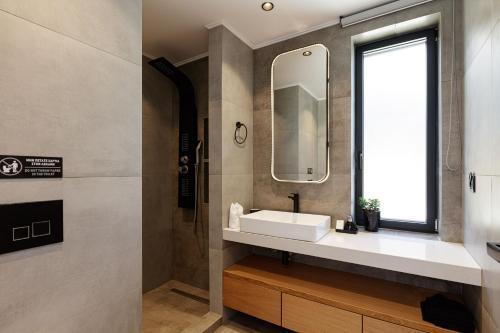 Physis & Wood Villa