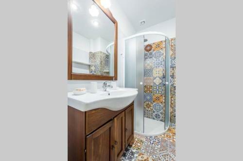Neoclassical Apartment With 2 Bedrooms In Piraeus