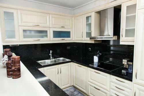 Apartamento Elegant & Spacious Apt. W/ Sea View!