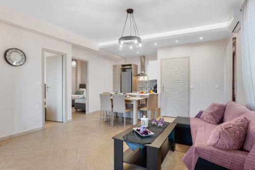 Nikos Dimitra Luxury Home