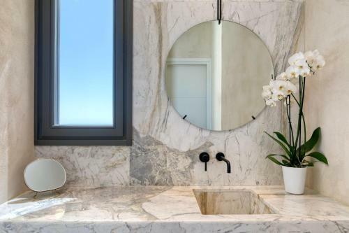 Villa Santorini Sky, Luxury Resort