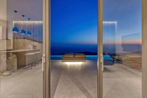 Villa Santorini Sky, Luxury Resort
