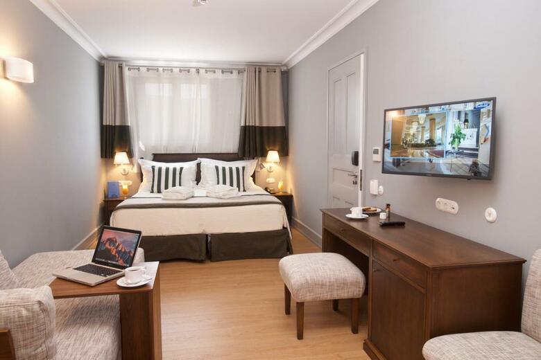 Aenos Hotel