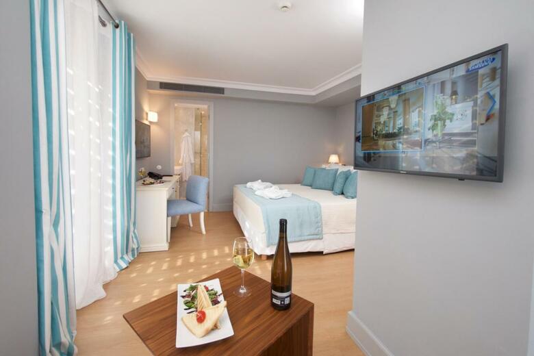 Aenos Hotel