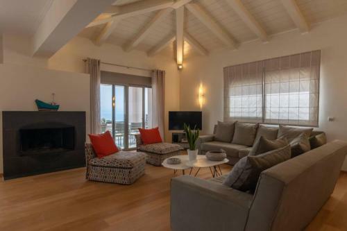 Luxury Private Villa With Outstanding 180� Seaview