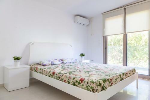 Villa Vista - Beachfront, Garden, Amazing Sea View