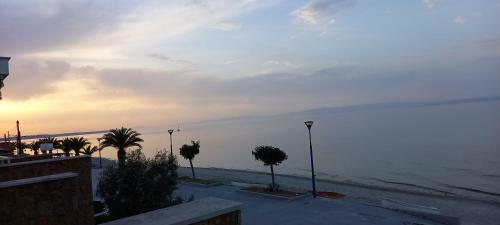 Lovely Maisonette Right In Front Of The Sea