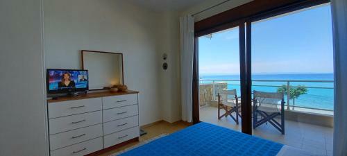 Lovely Maisonette Right In Front Of The Sea