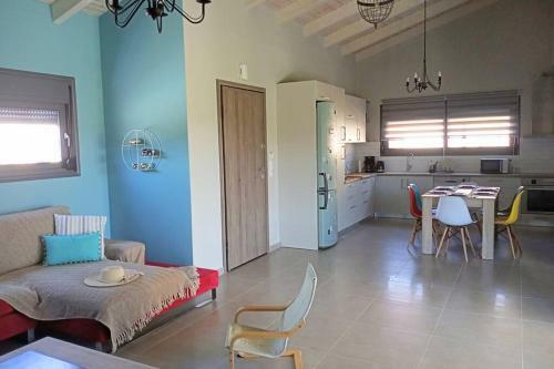 Maison Bleue In Skoutelonas