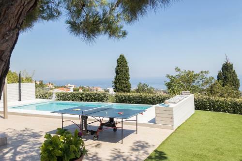 Effies Cozy Villa-spectacular View And Playground