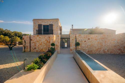 Eclectic And Secluded Estate, Villa Aegis