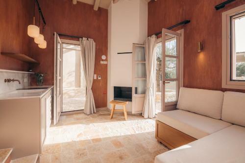 Eclectic And Secluded Estate, Villa Aegis