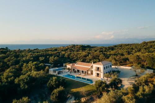 Eclectic And Secluded Estate, Villa Aegis