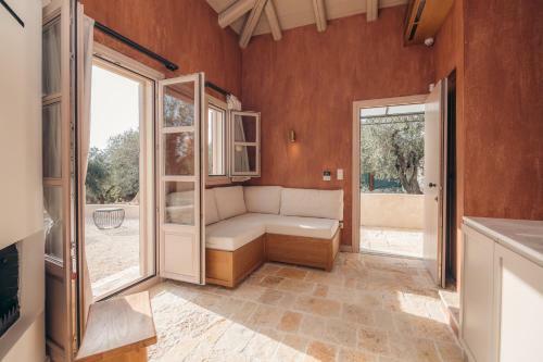 Eclectic And Secluded Estate, Villa Aegis