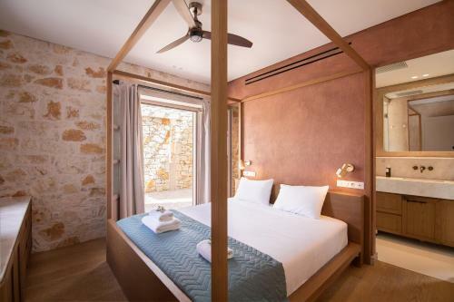 Eclectic And Secluded Estate, Villa Aegis