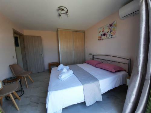 Freesia Grand Sea View Apartment