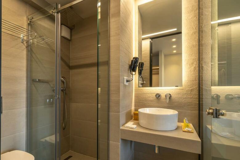 Ionian Plaza Hotel