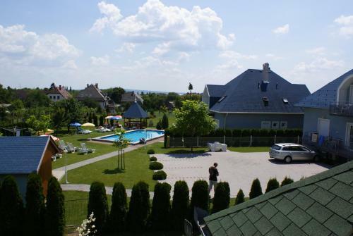 Hostal K�k Vend�gh�z Family Resort
