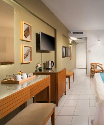 Hotel Aeolian Village Beach Resort