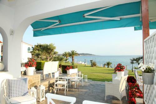 Luxurious Beachfront Family House
