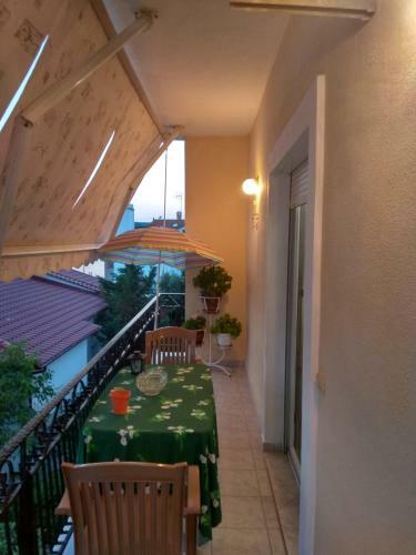 Leoni Apartment