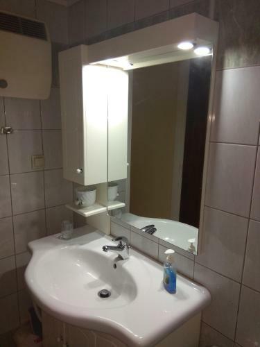 Leoni Apartment