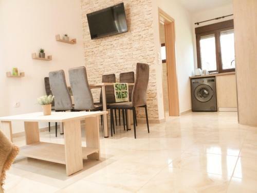 Chrisella Villa