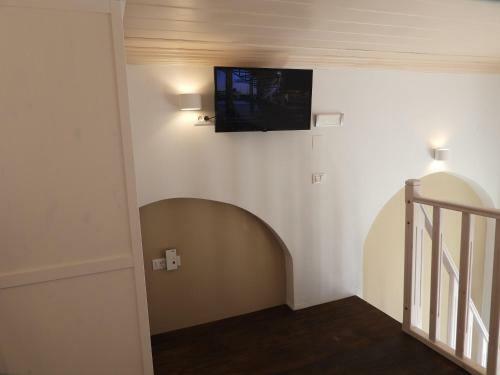 Overthe Sea Apartments
