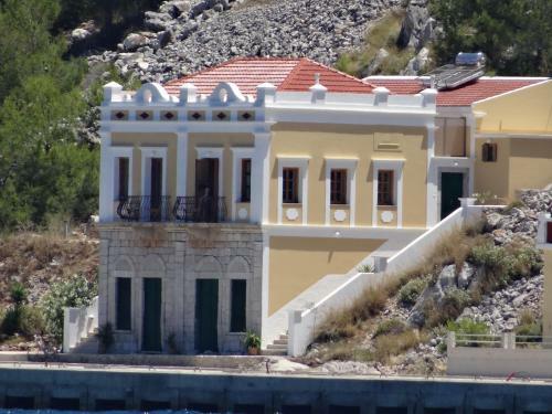Overthe Sea Apartments