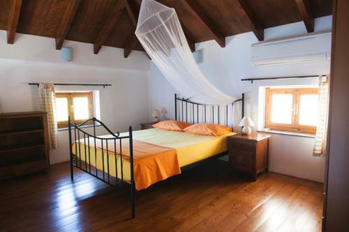 Overthe Sea Apartments