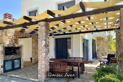 Aspri Petra Villa