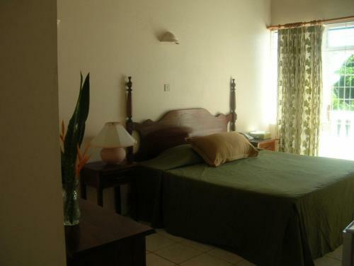 Hotel Whispering Bamboo Cove Resort