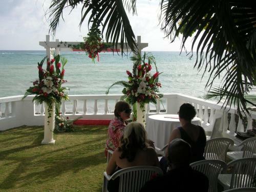 Hotel Whispering Bamboo Cove Resort