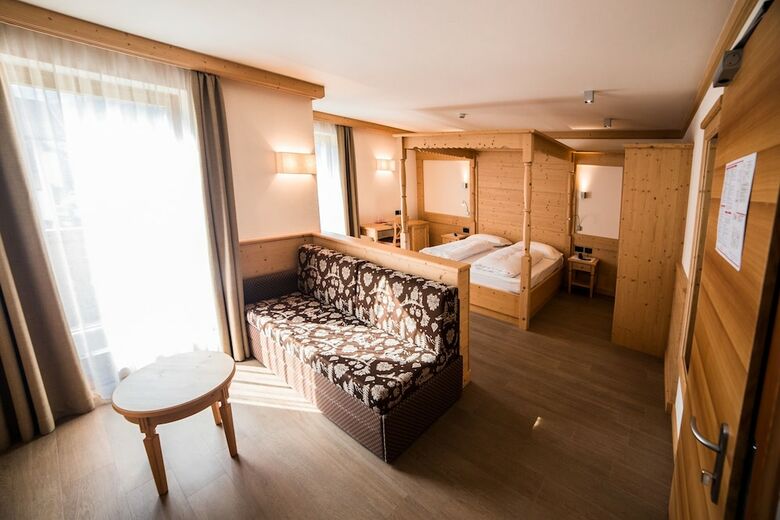 Hotel Garn� Paradisi