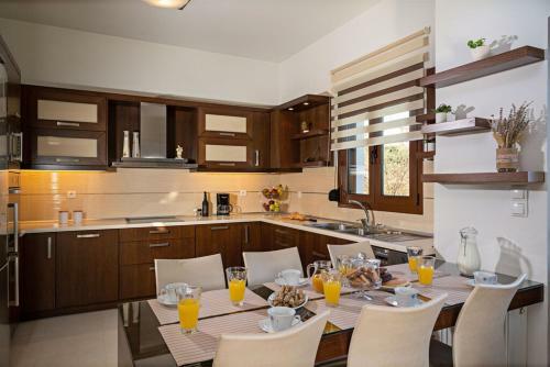 Villa Ellovos With Private Pool
