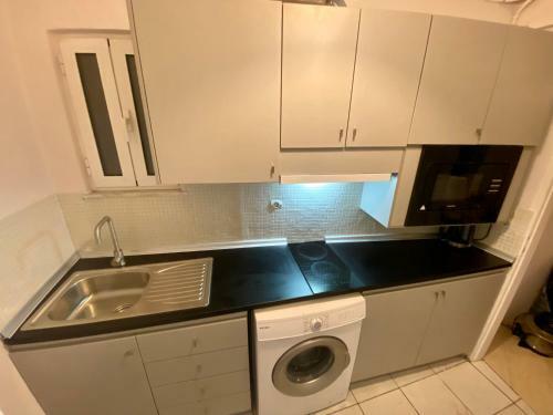 Le Chris Central Apartments