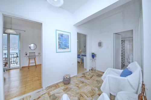 Molos House