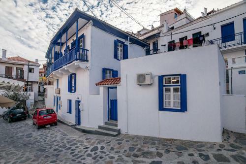 Niki's Traditional House