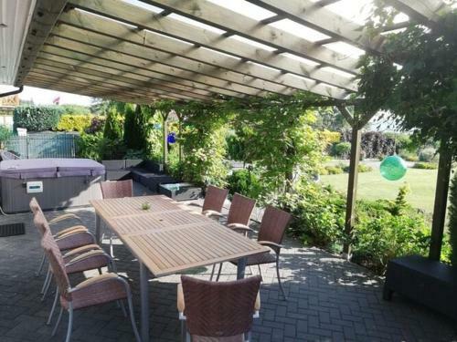 Cottage By The Lake In Nadole