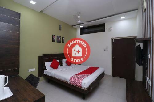 Oyo Flagship 8173 Hotel Singh Palace