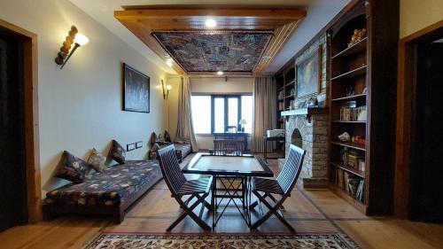 Ratananjali, Luxury 3bhk Mountain Villa, Hartola, Mukteshwar