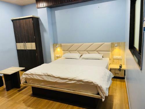 Hotel Manas AC Rooms