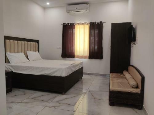 Hostal Royal Green Celebrate In Style