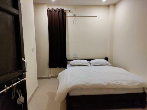 Tatsat Hostel Tapovan