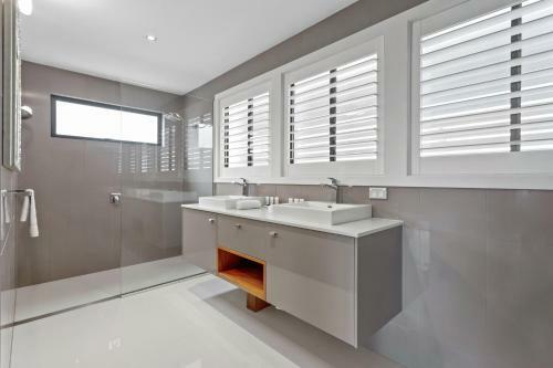 Beach-front 3-bed Home With Stunning View And Pool