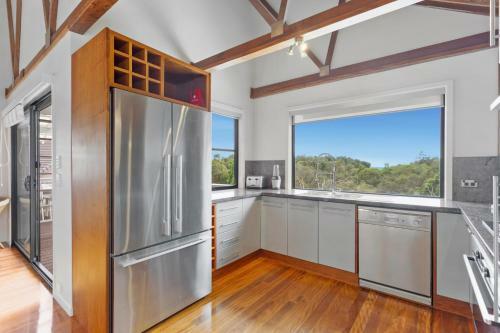 Beach-front 3-bed Home With Stunning View And Pool