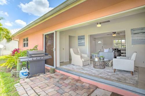 Canalfront Family Home With Boat Dock And Games!