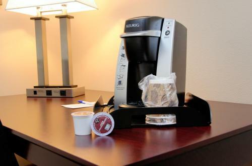 Hotel Boulders Inn & Suites