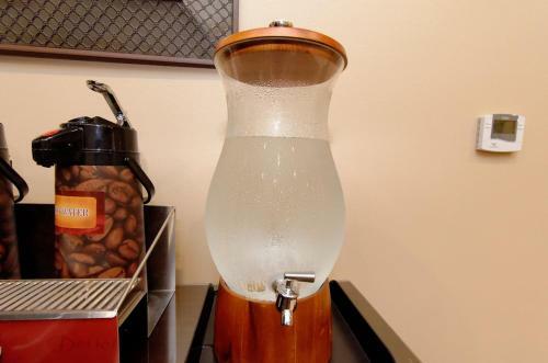 Hotel Boulders Inn & Suites